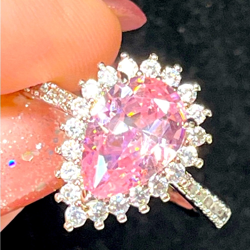 💕💍Pink and silver pear shaped halo ring